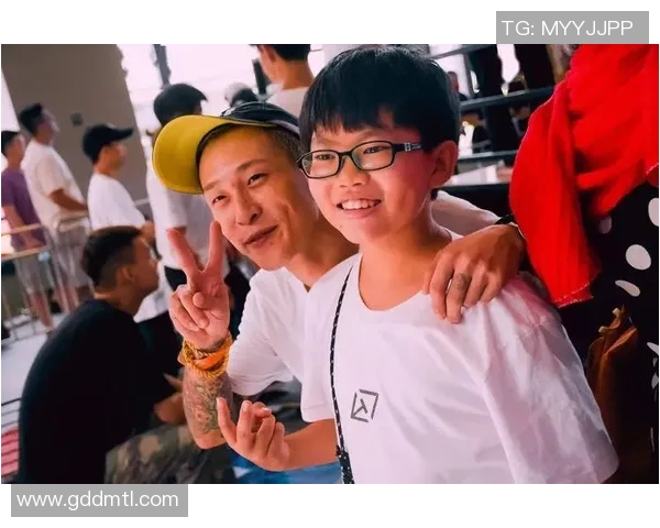 深圳攀岩队在滑板精英赛中以81分稳居积分榜首位